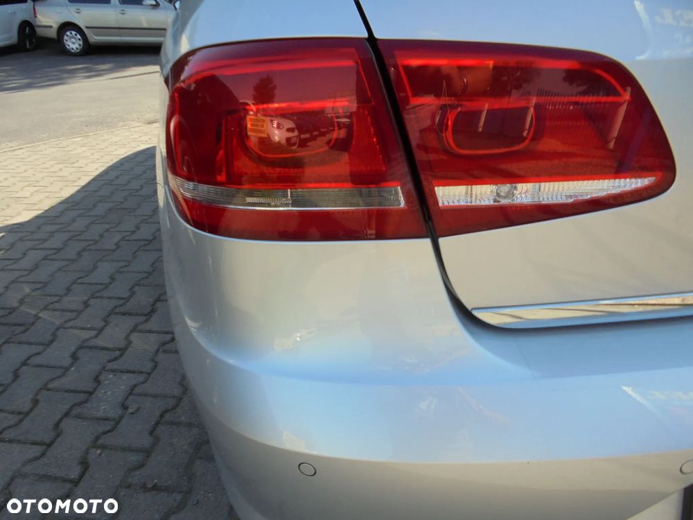 Volkswagen Passat 2.0 TDI Comfortline - 24