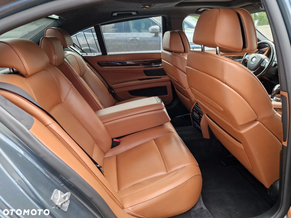 BMW Seria 7 740d - 25