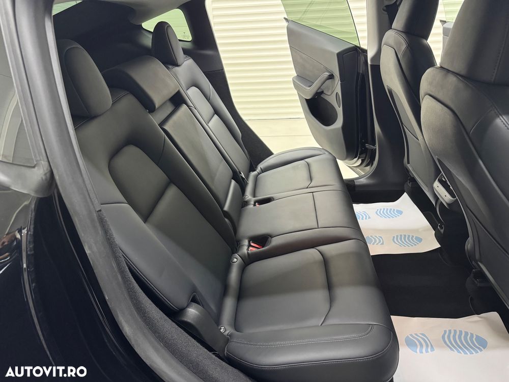 Tesla Model Y Long Range Dual Motor AWD - 17