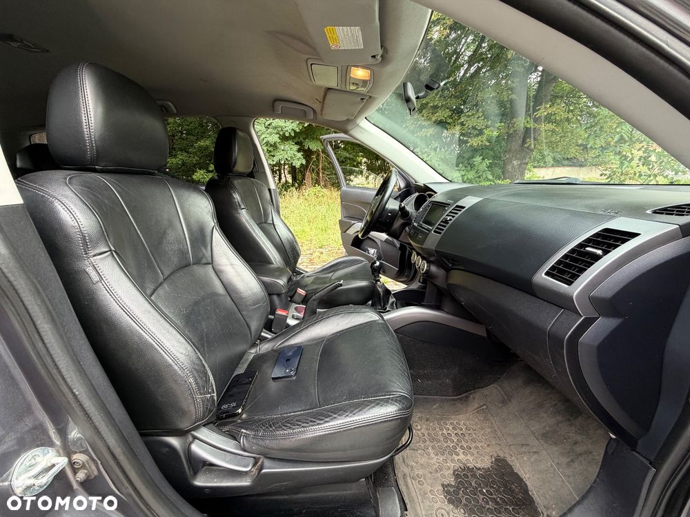 Mitsubishi Outlander 2.0 DID Instyle NAVI - 16