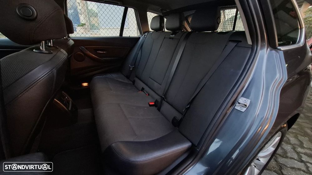 BMW 318 d Line Sport - 25