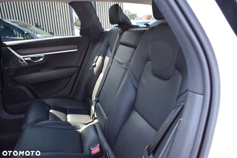 Volvo V90 Cross Country - 27