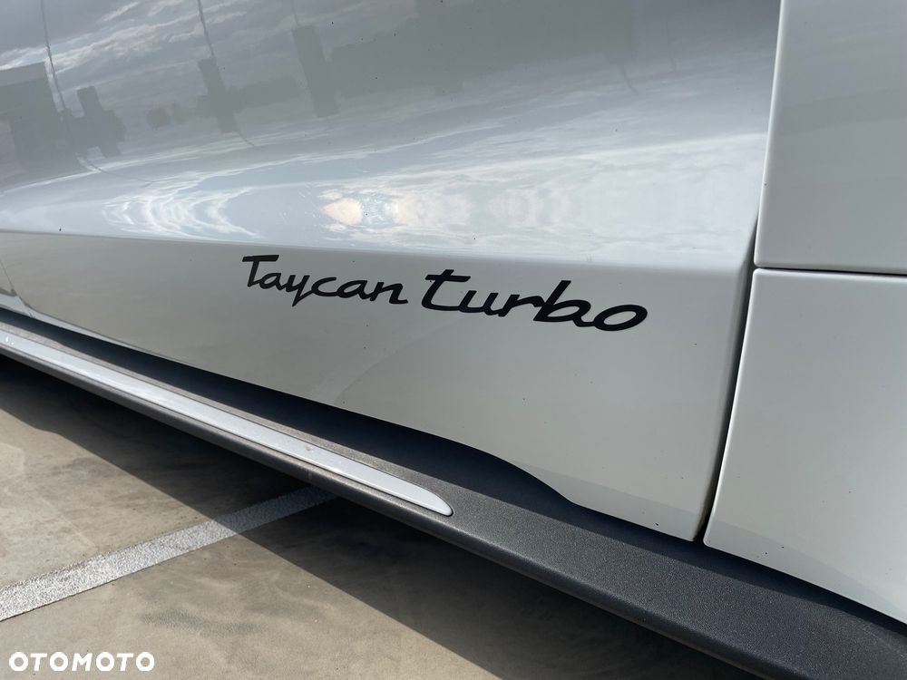 Porsche Taycan Turbo - 17