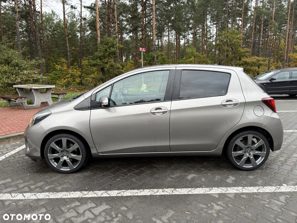 Toyota Yaris Hybrid 100 Selection Passion - 3