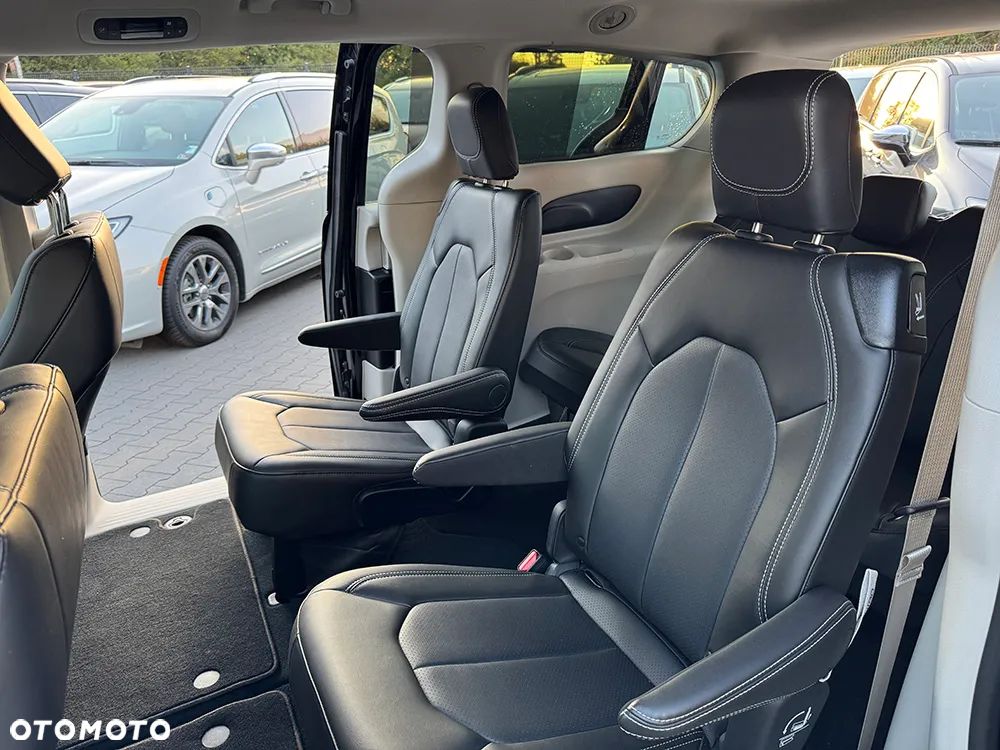 Chrysler Pacifica - 26