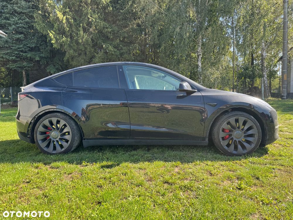 Tesla Model Y Performance Dual Motor AWD - 3