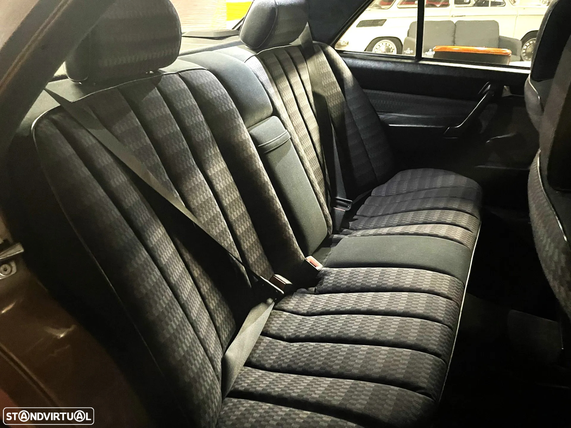 Mercedes-Benz 190 E 2.0 - 12