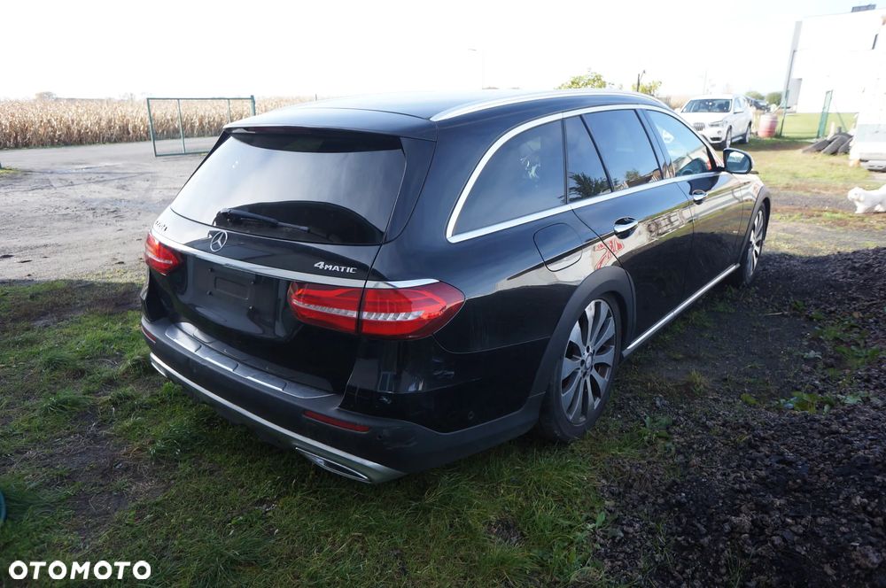 Mercedes-Benz Klasa E 220 d 4Matic All-Terrain 9G-TRONIC Exclusive - 6