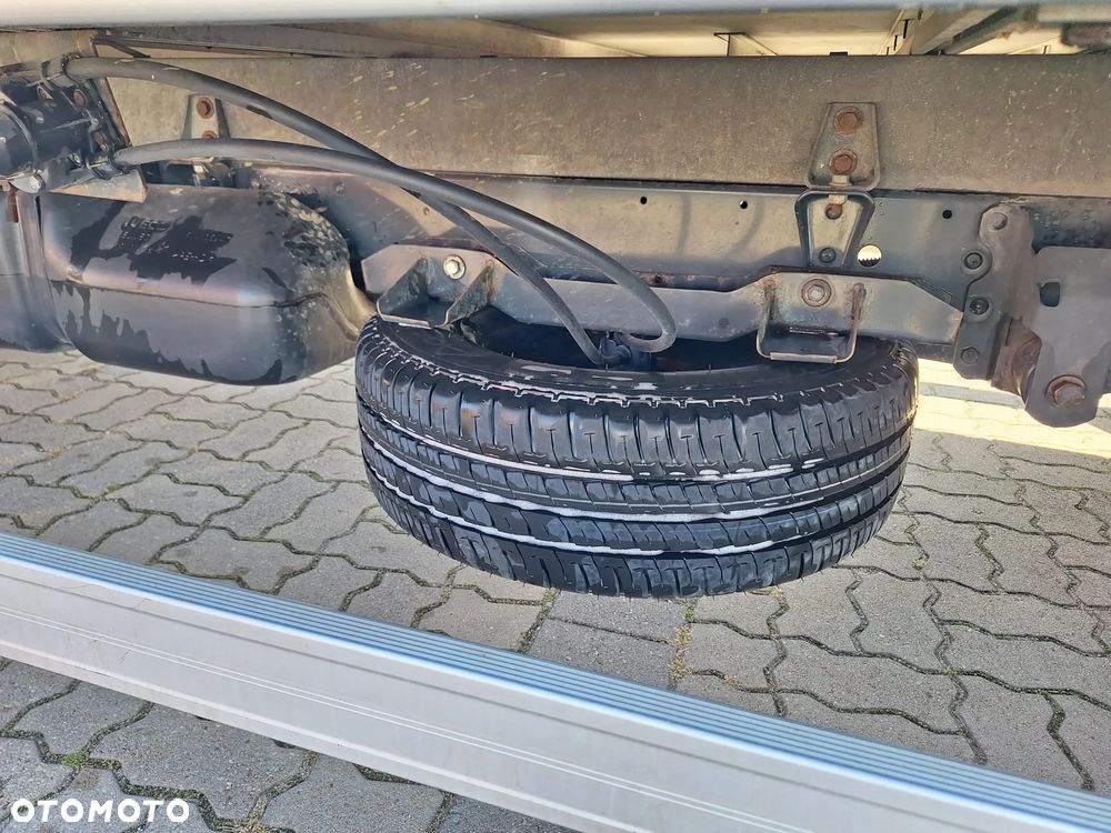 Iveco Daily 35S18 kontener 8EP / winda 750kg / krajowy / 3.0 180KM / LED - 25