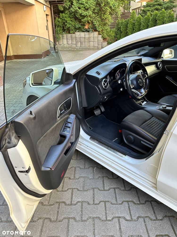 Mercedes-Benz CLA 200 7G-DCT AMG Line - 10