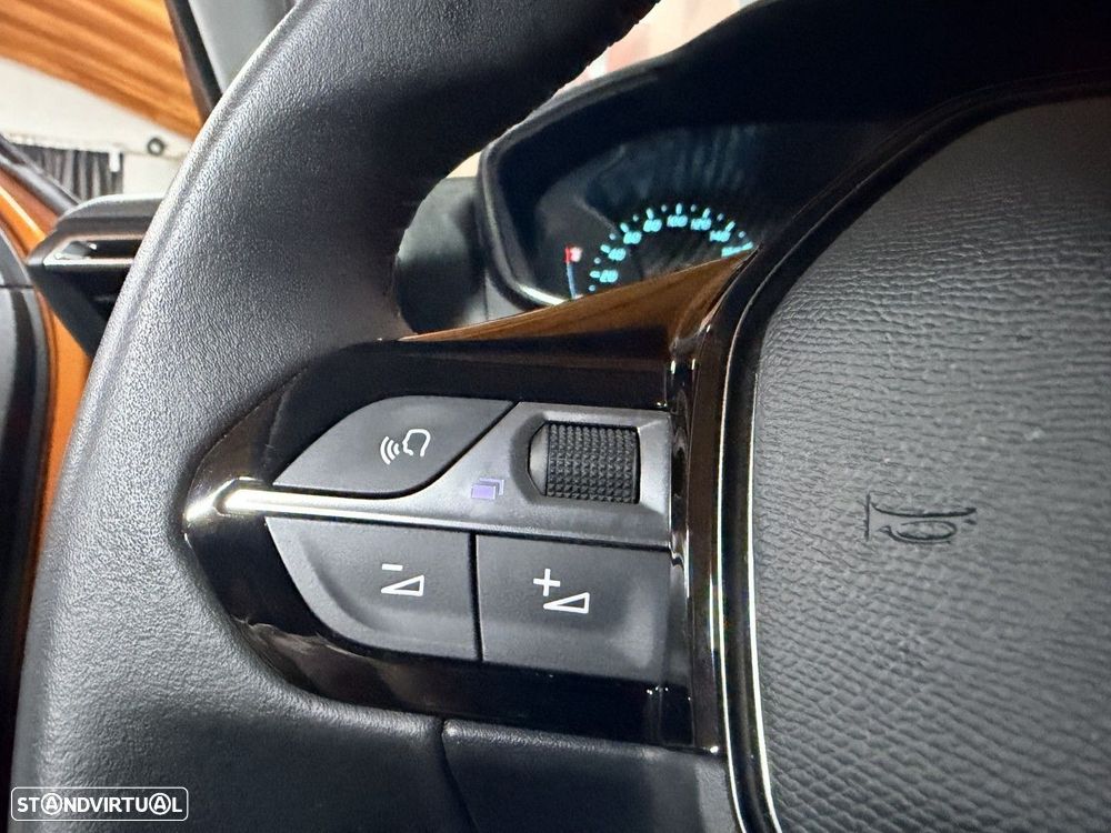 Peugeot e-2008 50 kWh Allure Pack - 14