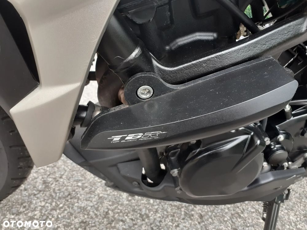 Suzuki GSR - 7