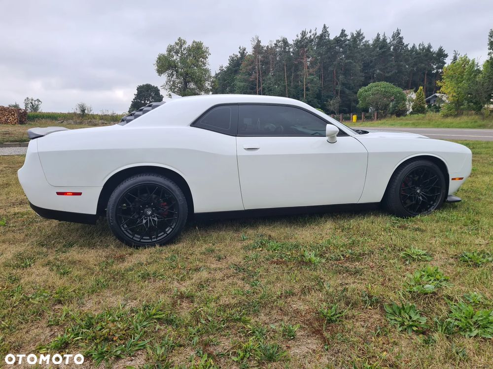 Dodge Challenger - 8