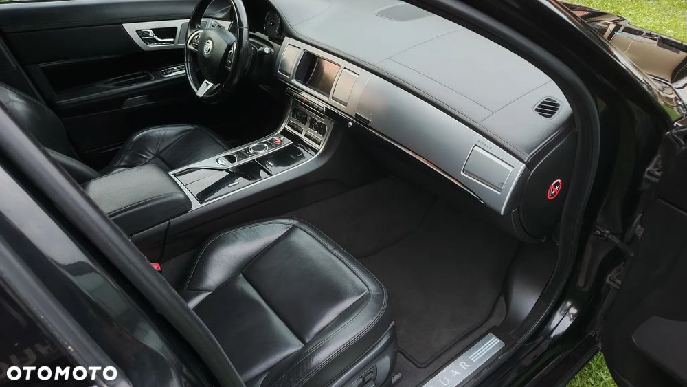 Jaguar XF 3.0 V6 D Premium Luxury - 13