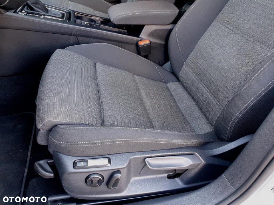 Volkswagen Passat - 28