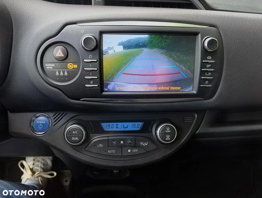 Toyota Yaris Hybrid 100 Premium - 21