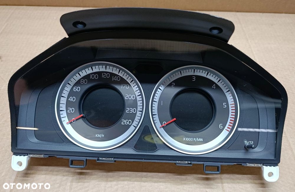 Volvo V60 I licznik zegary 2,0D4 20 tys. km S60 II 31343325AA, 69799-610U - 1