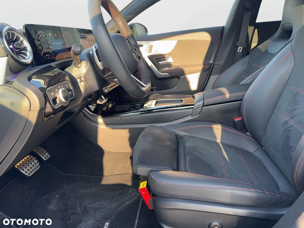 Mercedes-Benz CLA 200 AMG Line 7G-DCT - 23
