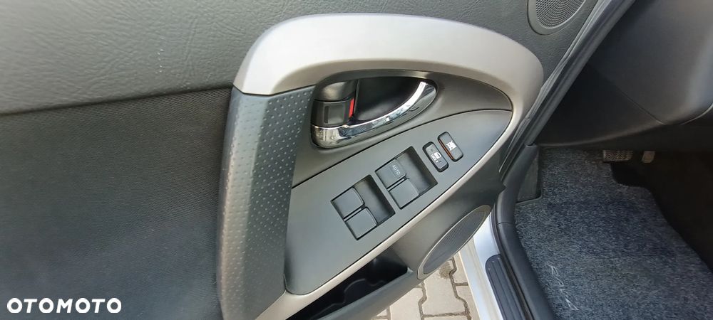 Toyota RAV4 2.0 4x4 Automatik Sol - 23