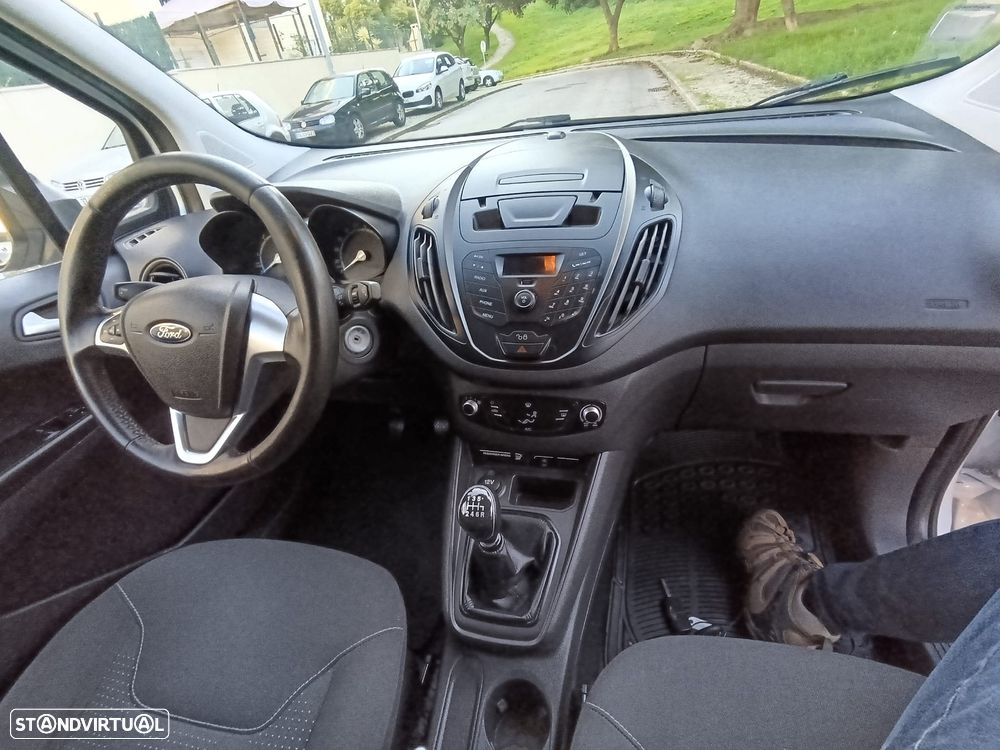 Ford Transit Courier - 11