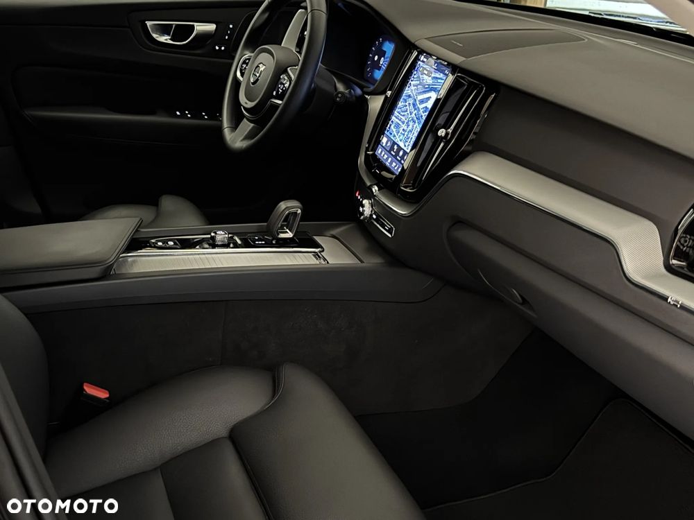Volvo XC 60 B4 D AWD Plus Dark - 25