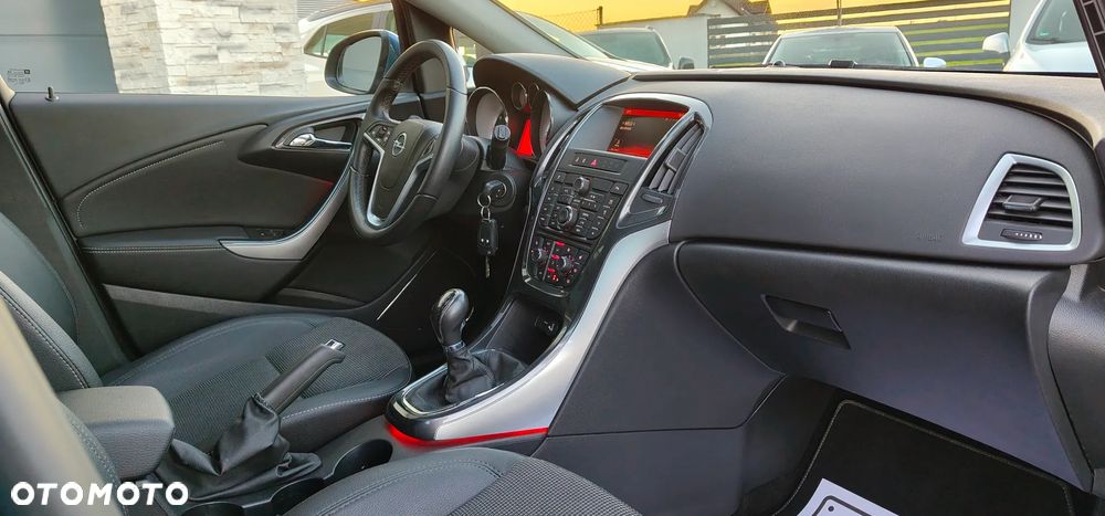 Opel Astra 1.4 Turbo Exklusiv - 29