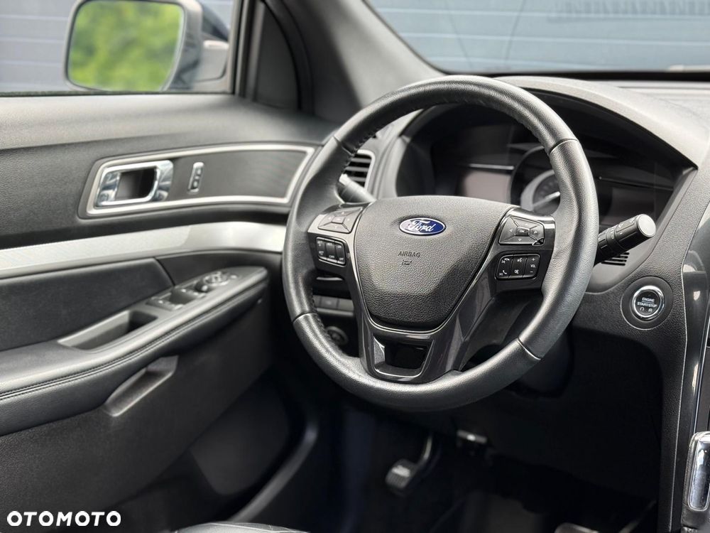 Ford Explorer - 33