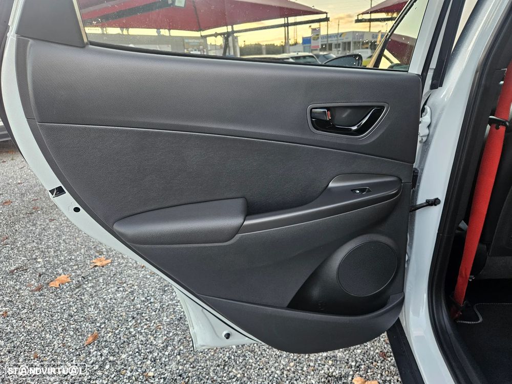 Hyundai Kauai 1.0 T-GDi Premium Pele/Tec.Vermelho - 17