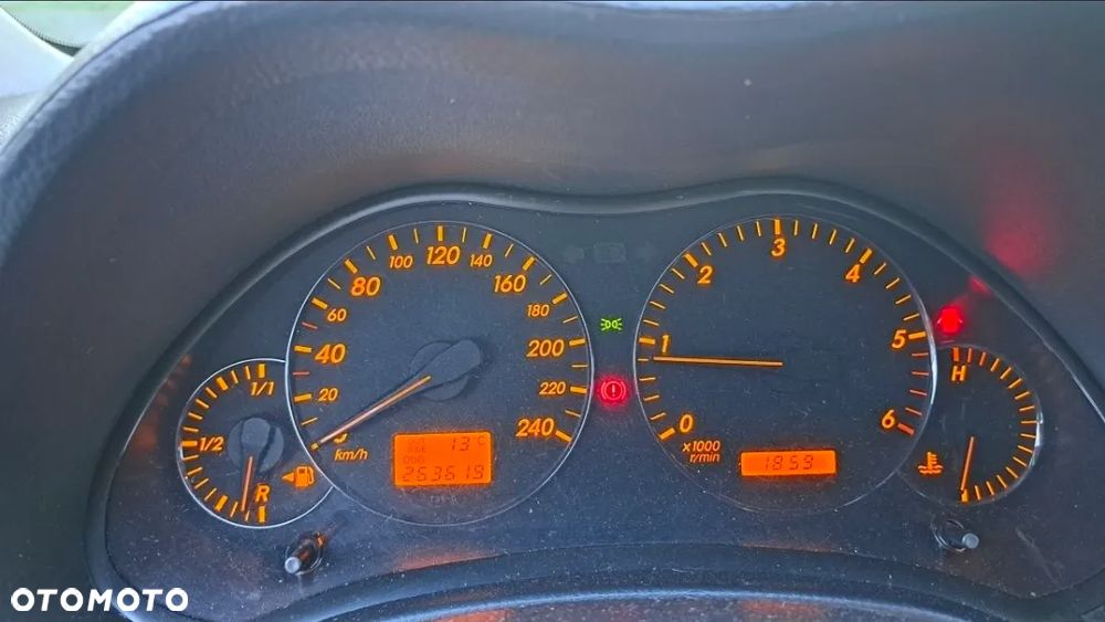 Toyota Avensis 2.0 D-4D - 8