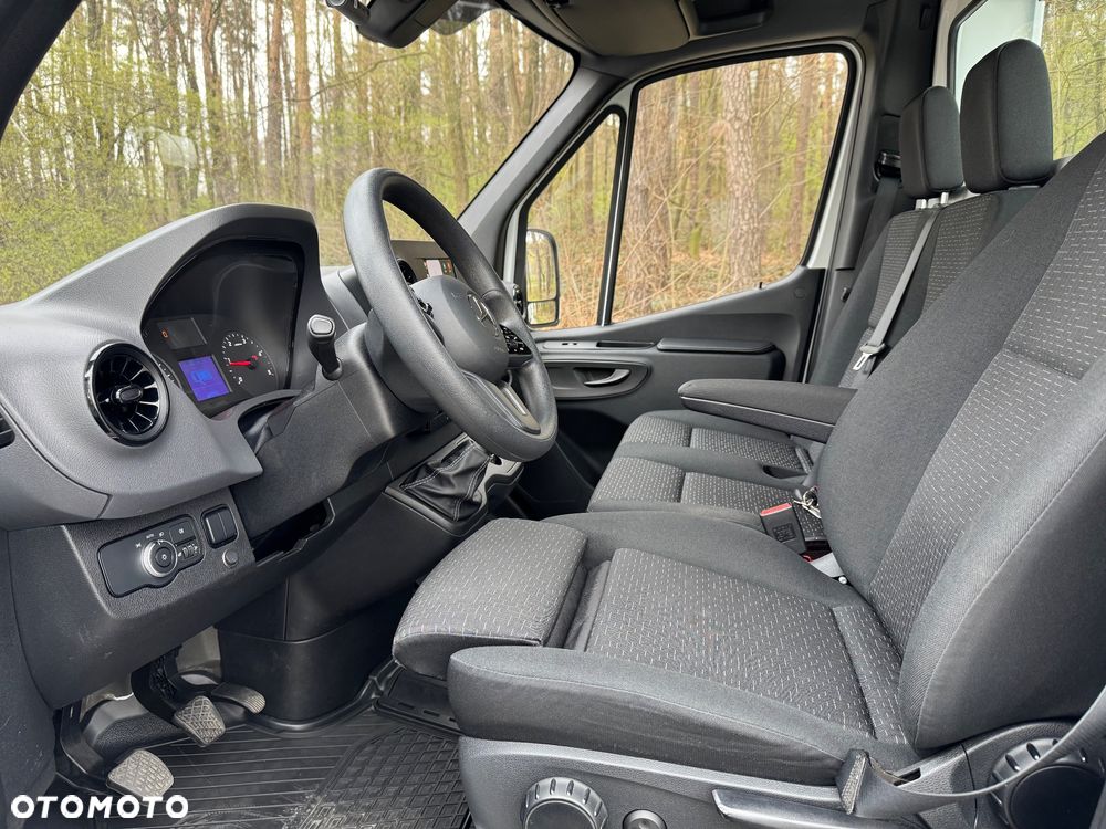 Mercedes-Benz Sprinter - 17