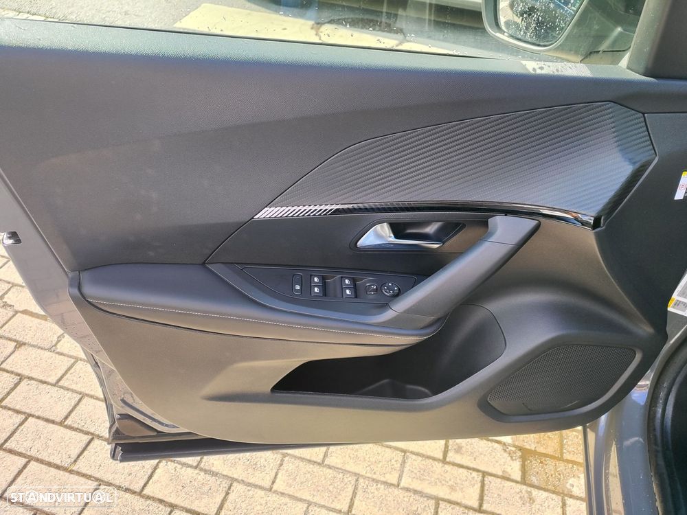 Peugeot 2008 1.2 PureTech Allure EAT8 - 14