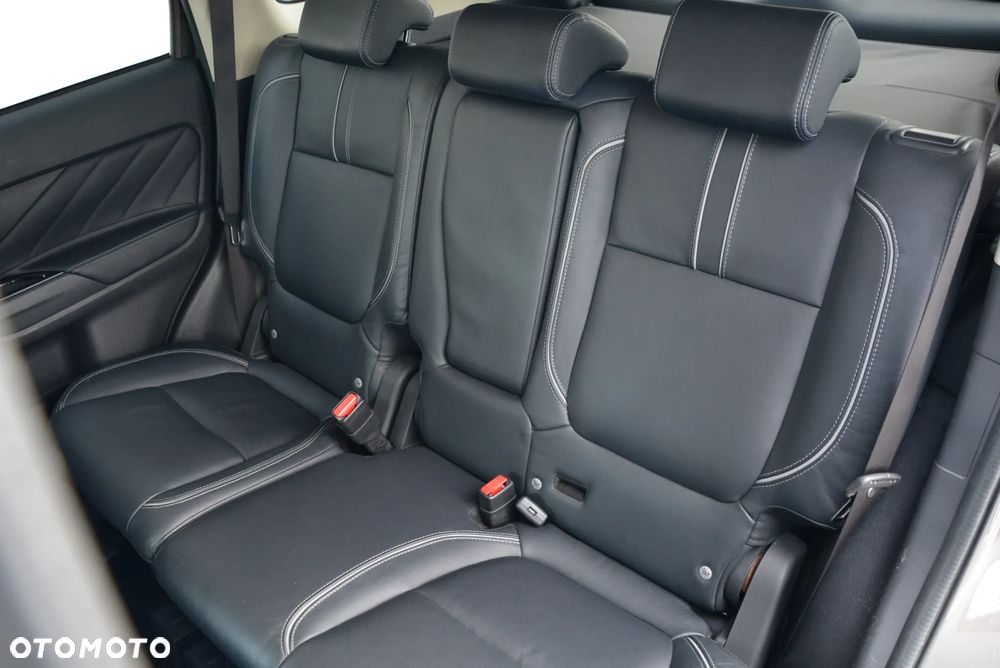 Mitsubishi Outlander 2.0 4WD Top - 30