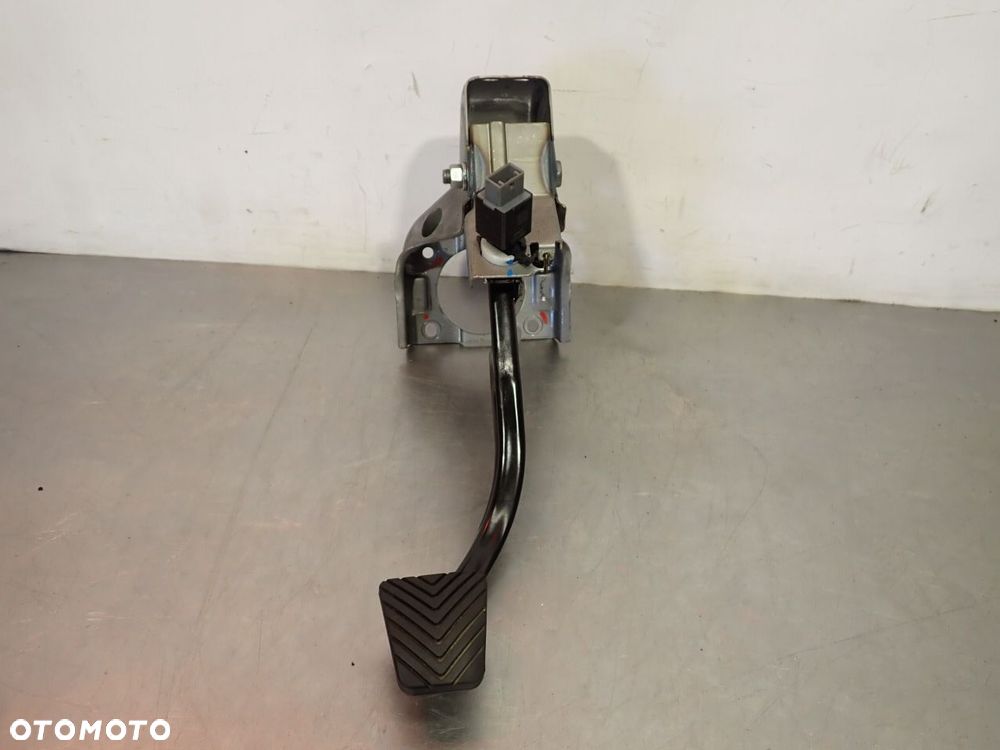 PEDAŁ HAMULCA HYUNDAI I30 III  32800-G4100 - 1