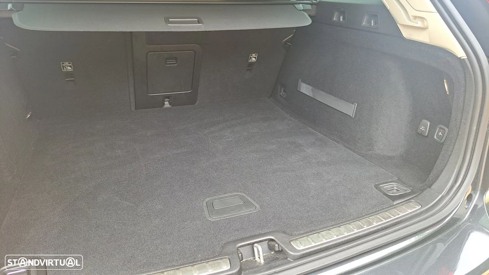Volvo V60 2.0 D3 Momentum Plus - 24