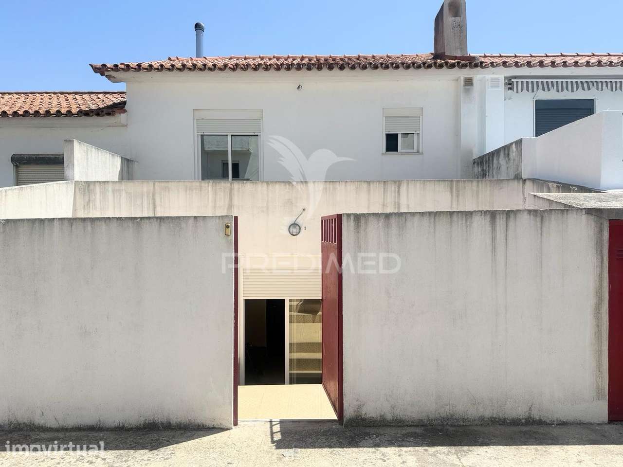 Moradia T5 atualmente organizada como T2 | 2 Pisos | Dois Terraços... - Grande imagem: 2/28