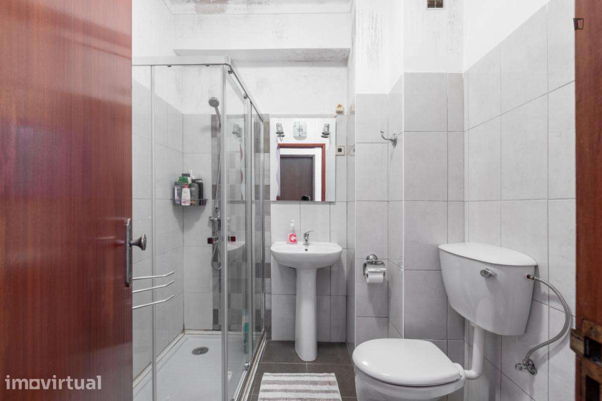 Quarto - localizado em Arregaça Coimbra - Grande imagem: 2/18