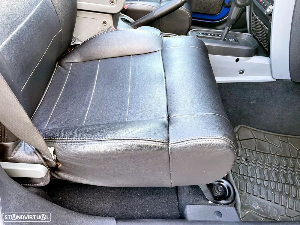 Jeep Wrangler 2.8 CRD ATX Sport - 35