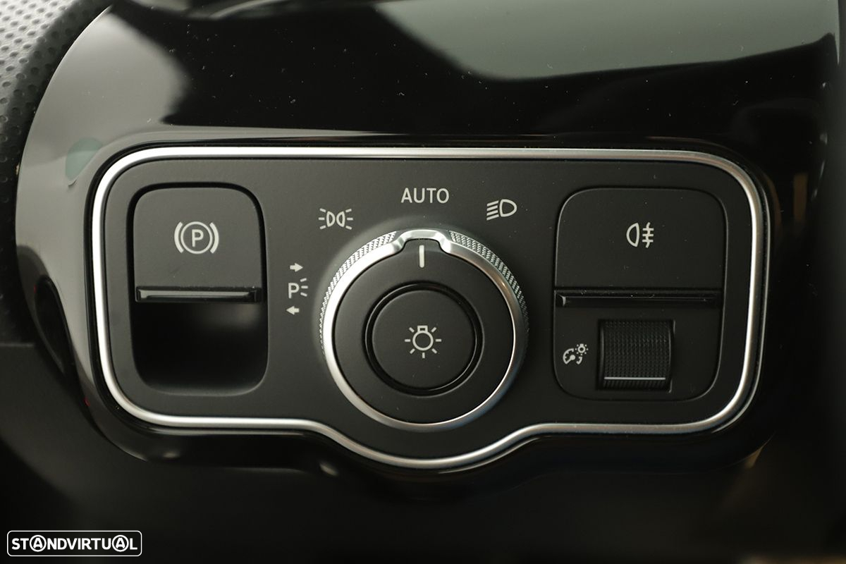 Mercedes-Benz CLA 180 d Shooting Brake AMG Line Aut. - 19
