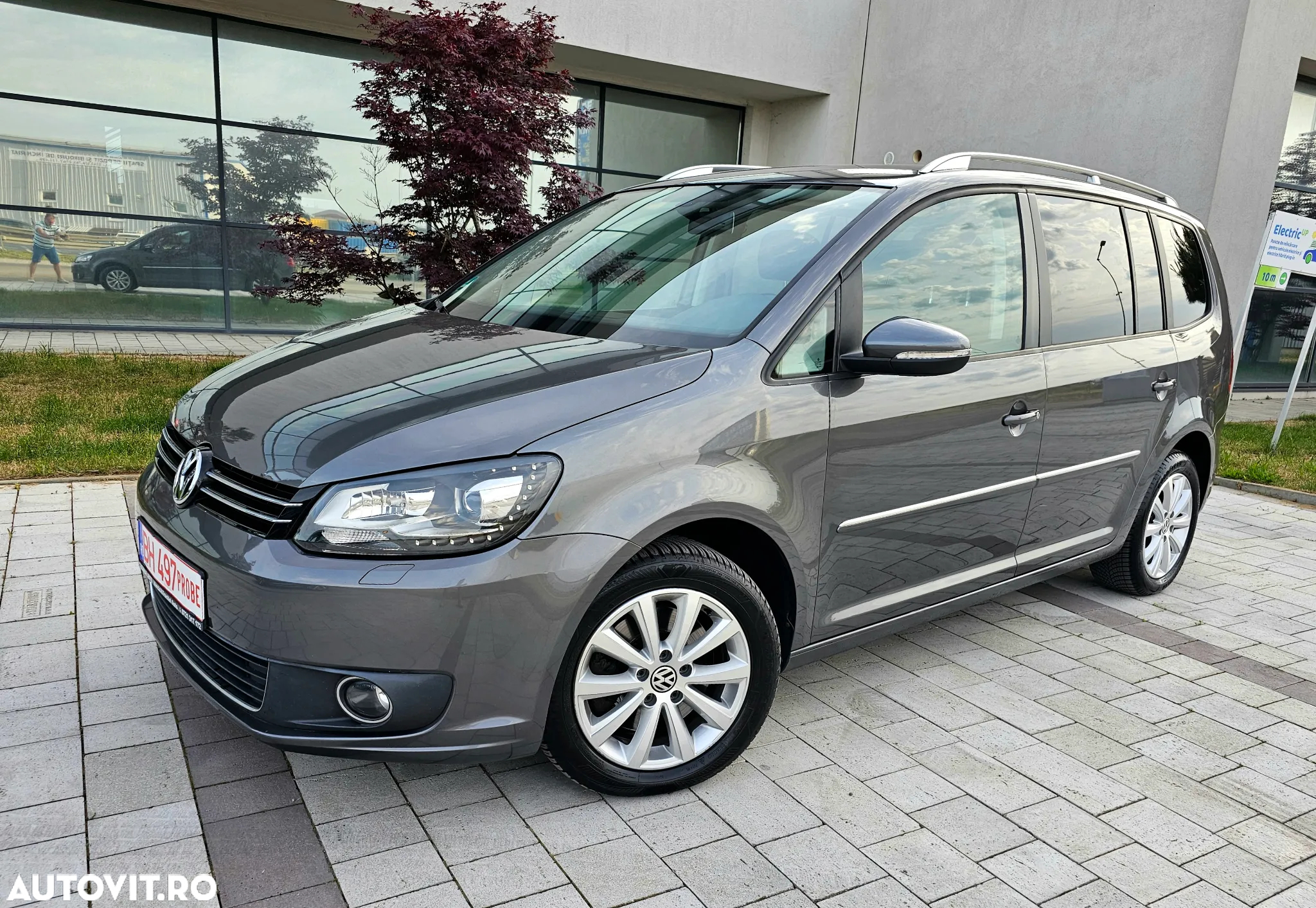 Volkswagen Touran 2.0 TDI DPF BlueMotion Technology DSG Highline - 2