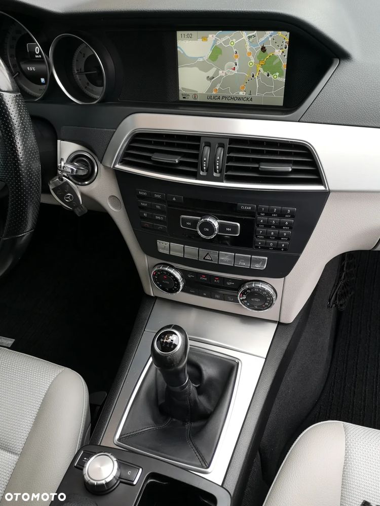Mercedes-Benz Klasa C 200 CDI BlueEff Avantgarde - 23