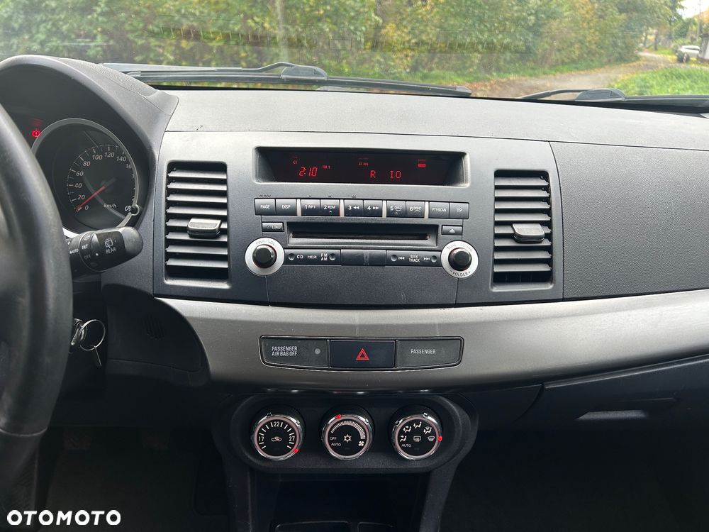 Mitsubishi Lancer 1.6 Invite - 22