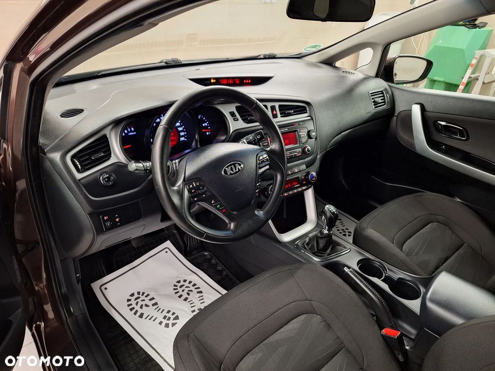 Kia Ceed 1.6 GDI Fifa World Cup Edition - 17