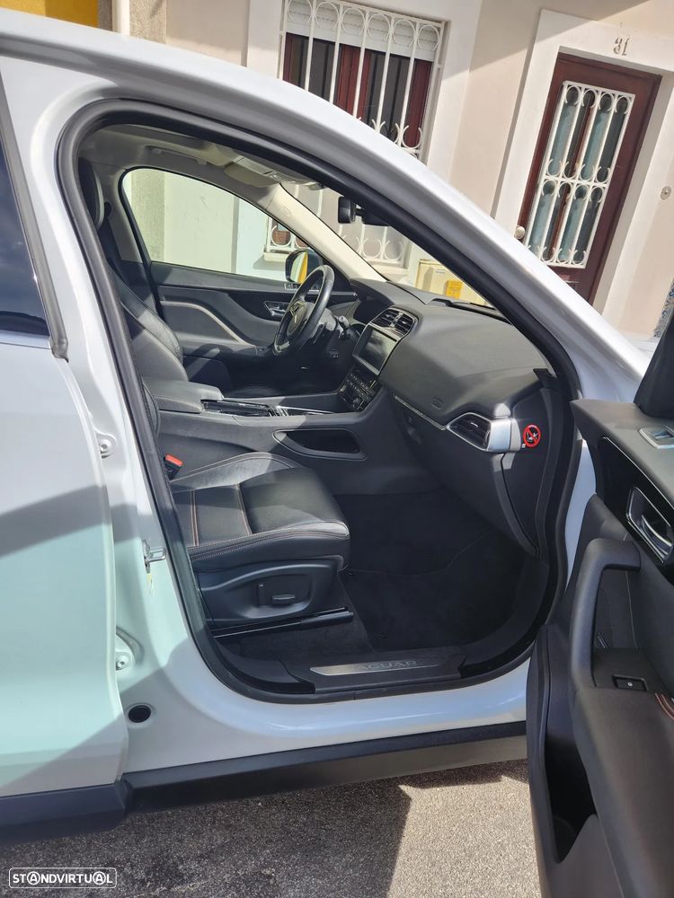 Jaguar F-Pace D200 AWD R-Dynamic HSE - 36