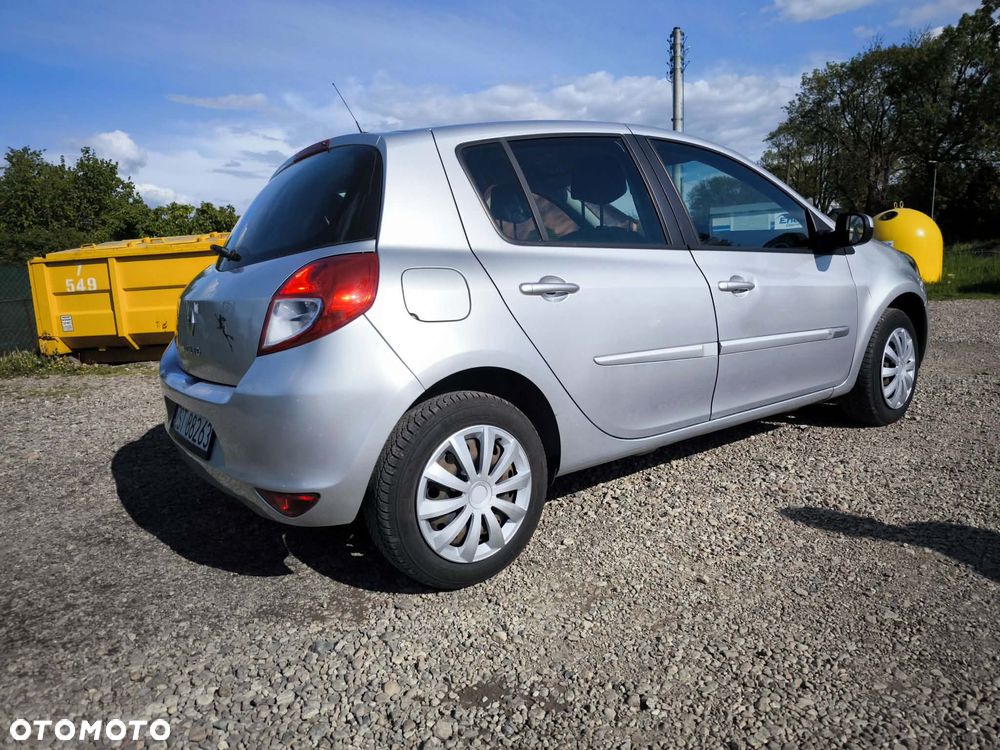 Renault Clio 1.2 16V 75 TomTom Edition - 4