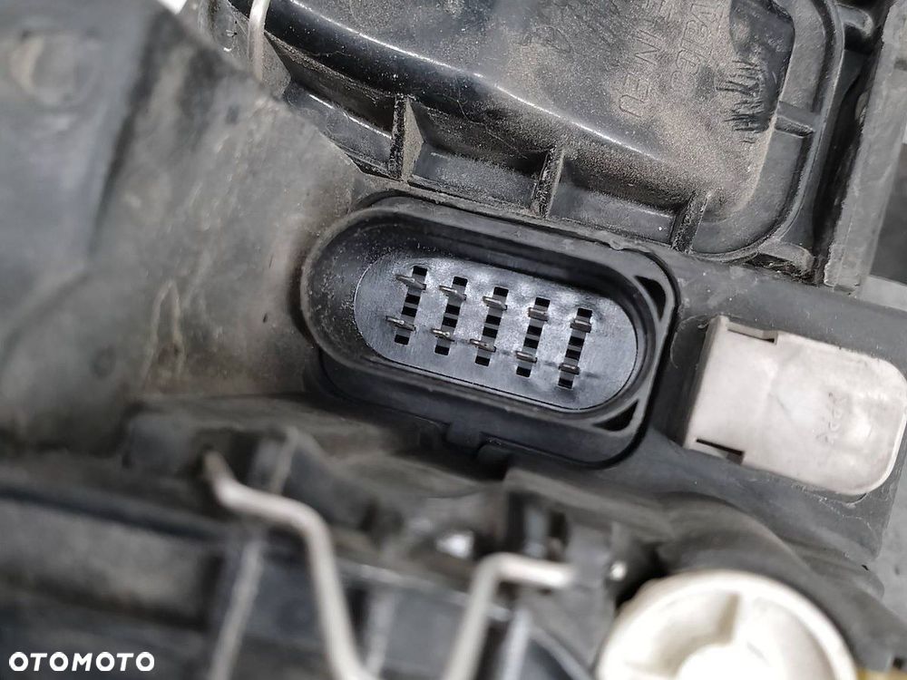 LAMPA PRZÓD PRAWA XENON AUDI A4 B6 89309160      8E0941004S - 2