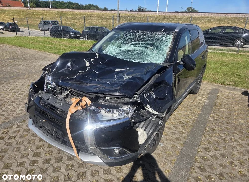 Mitsubishi Outlander 2.0 Instyle Navi 4WD CVT - 3