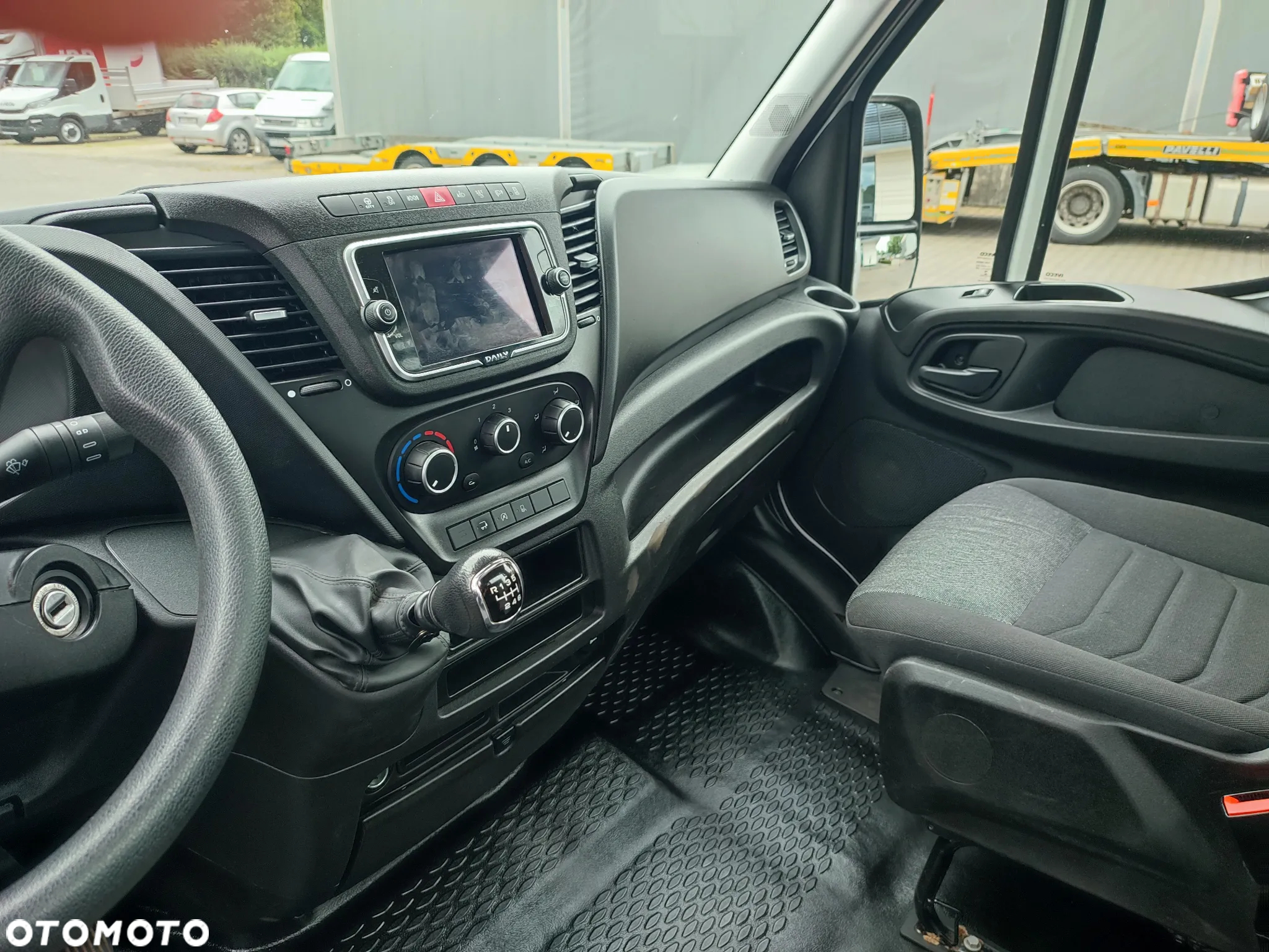 Iveco Daily 35 // bliźniak // skrzynia otwarta 5 m - 9