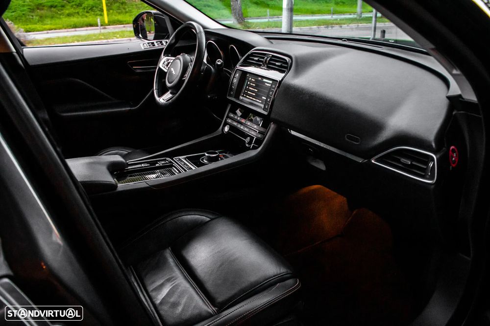 Jaguar F-Pace 20d Aut. Prestige - 26