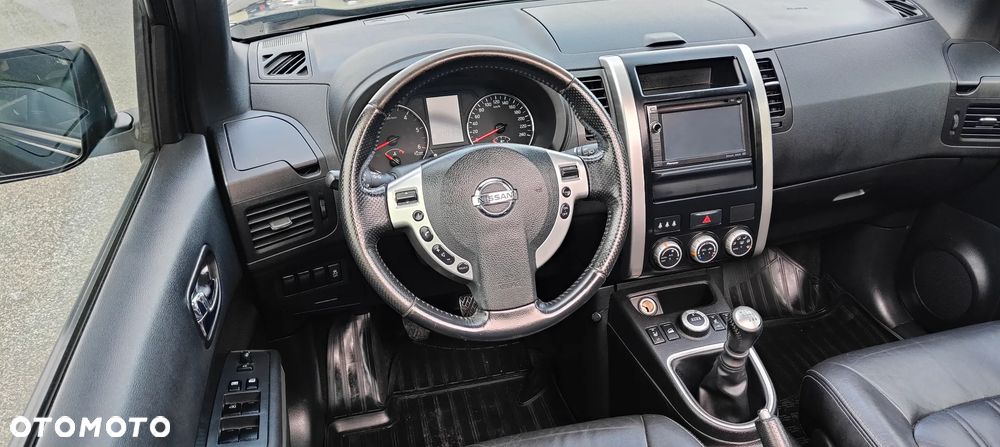 Nissan X-Trail 2.0 dCi 4x4 DPF Platinum - 32