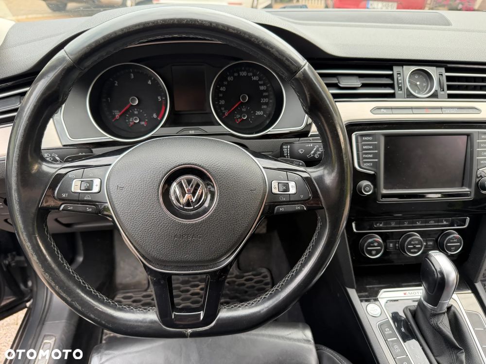Volkswagen Passat 2.0 TDI SCR 4Mot DSG Highline - 8